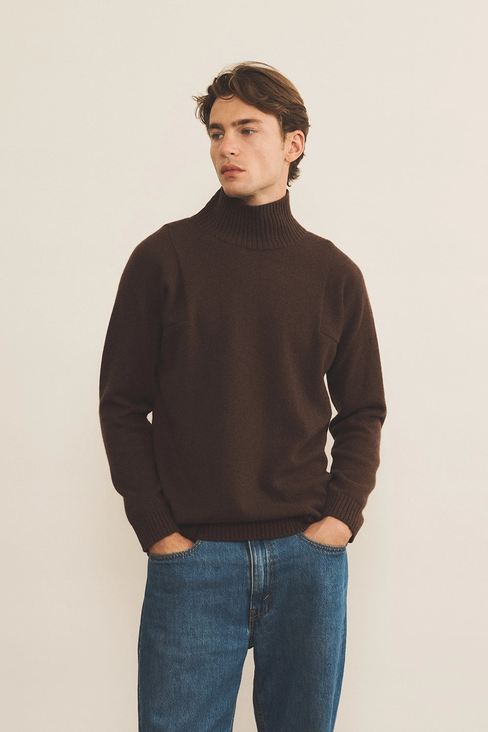 Brown chocolate Cashmere sweater men - front | Charles | Linnea Lund