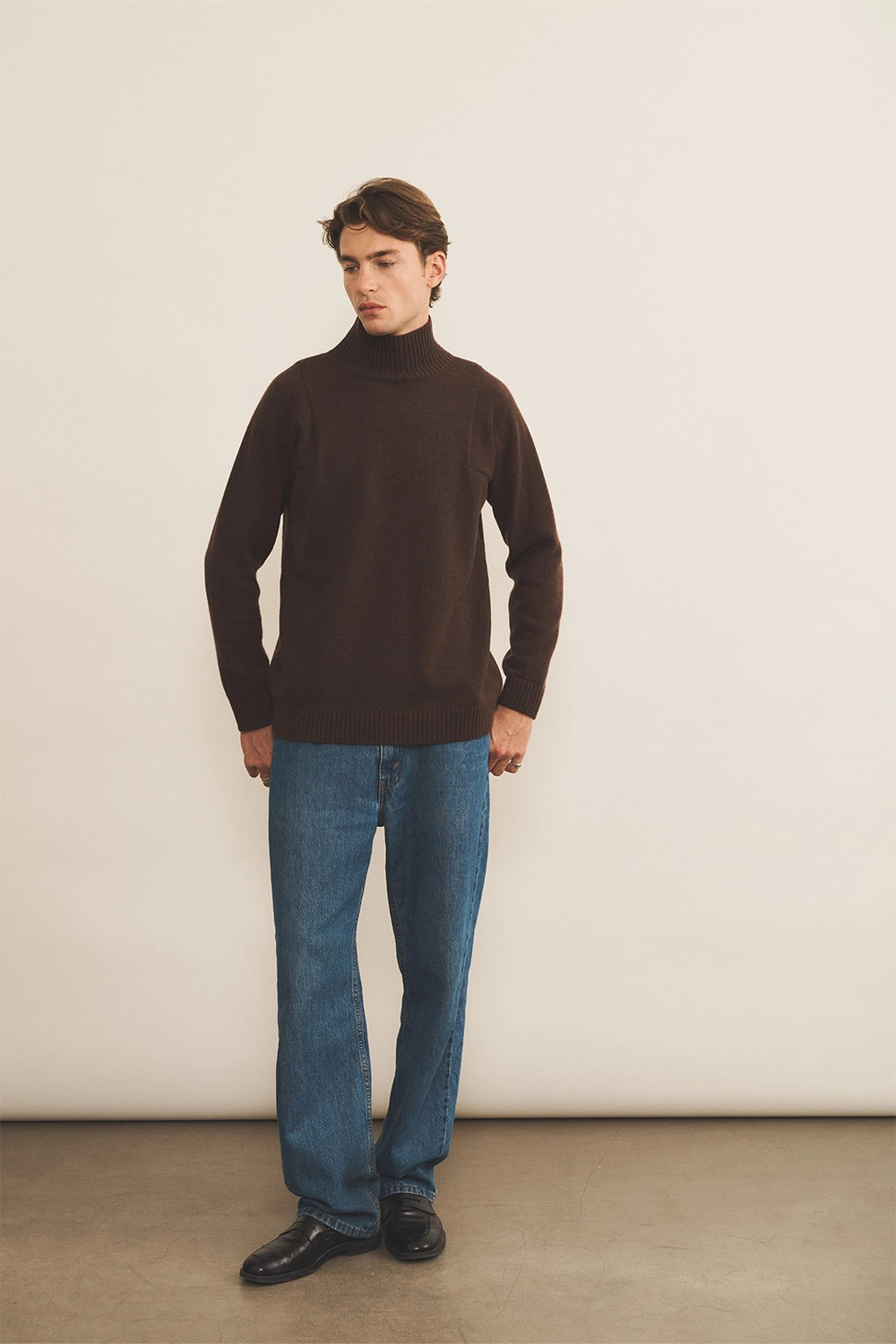 Brown chocolate Cashmere sweater men - look | Charles | Linnea Lund