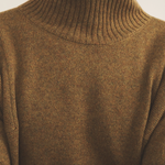 Green ochre cashmere sweater men - focus | Charles | Linnea Lund