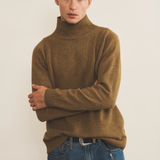 Green ochre cashmere sweater men - front view | Charles | Linnea Lund