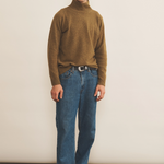 Green ochre cashmere sweater men - look | Charles | Linnea Lund