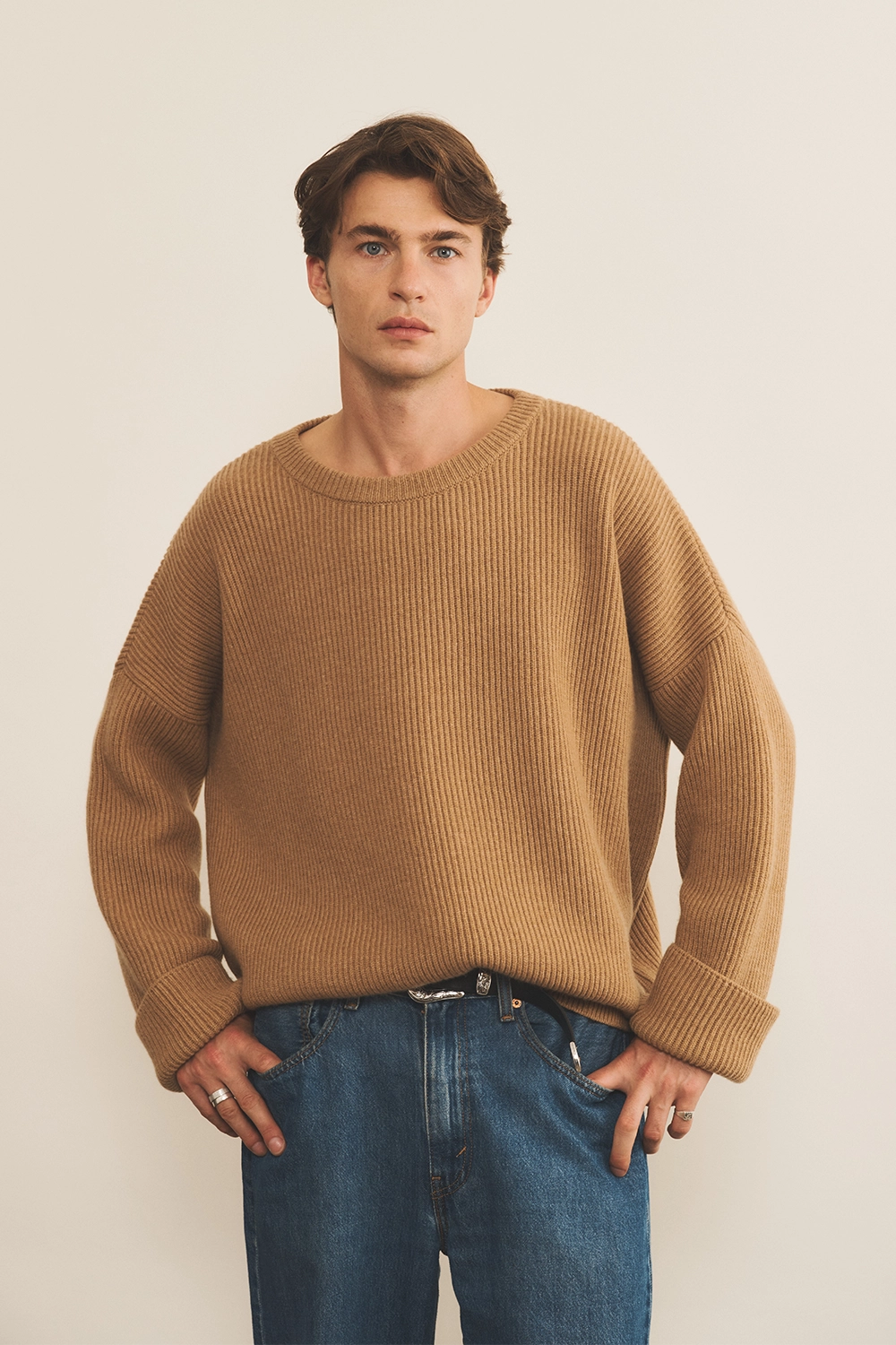 Ribbed camel brown men cashmere sweater - front view | Edward | Linnea Lund