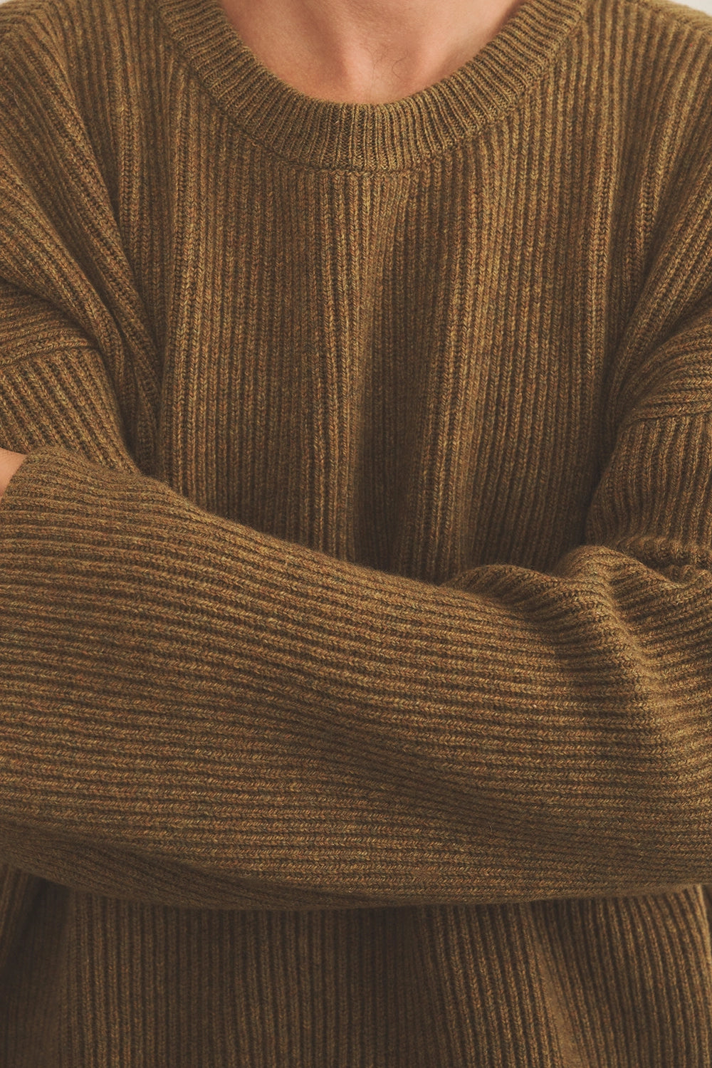 Ribbed ocher green men cashmere sweater - focus view | Edward | Linnea Lund