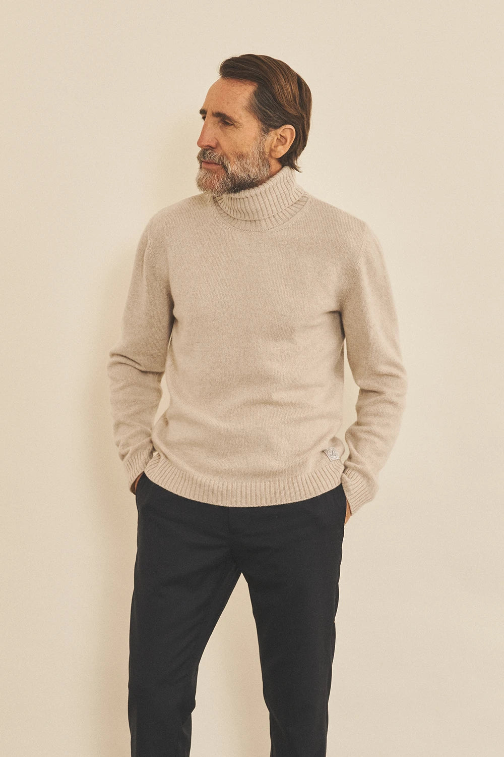 Beige men cashmere sweater - front view | Edward | Linnea Lund