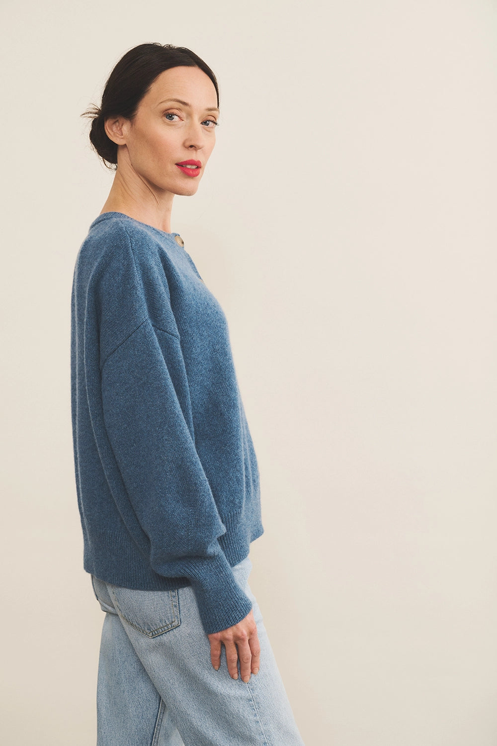 Cashmere cardigan women blue - side view | Gabriella | Linnea Lund