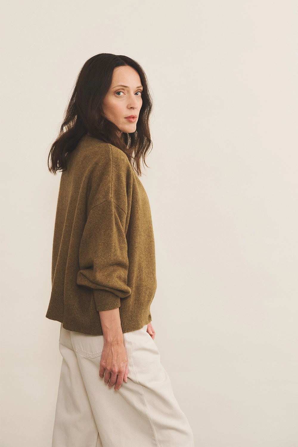 Cashmere cardigan women ocher green - side view | Gabriella | Linnea Lund