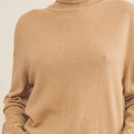 Camel women cashmere sweater - front view | Jim | Linnea Lund