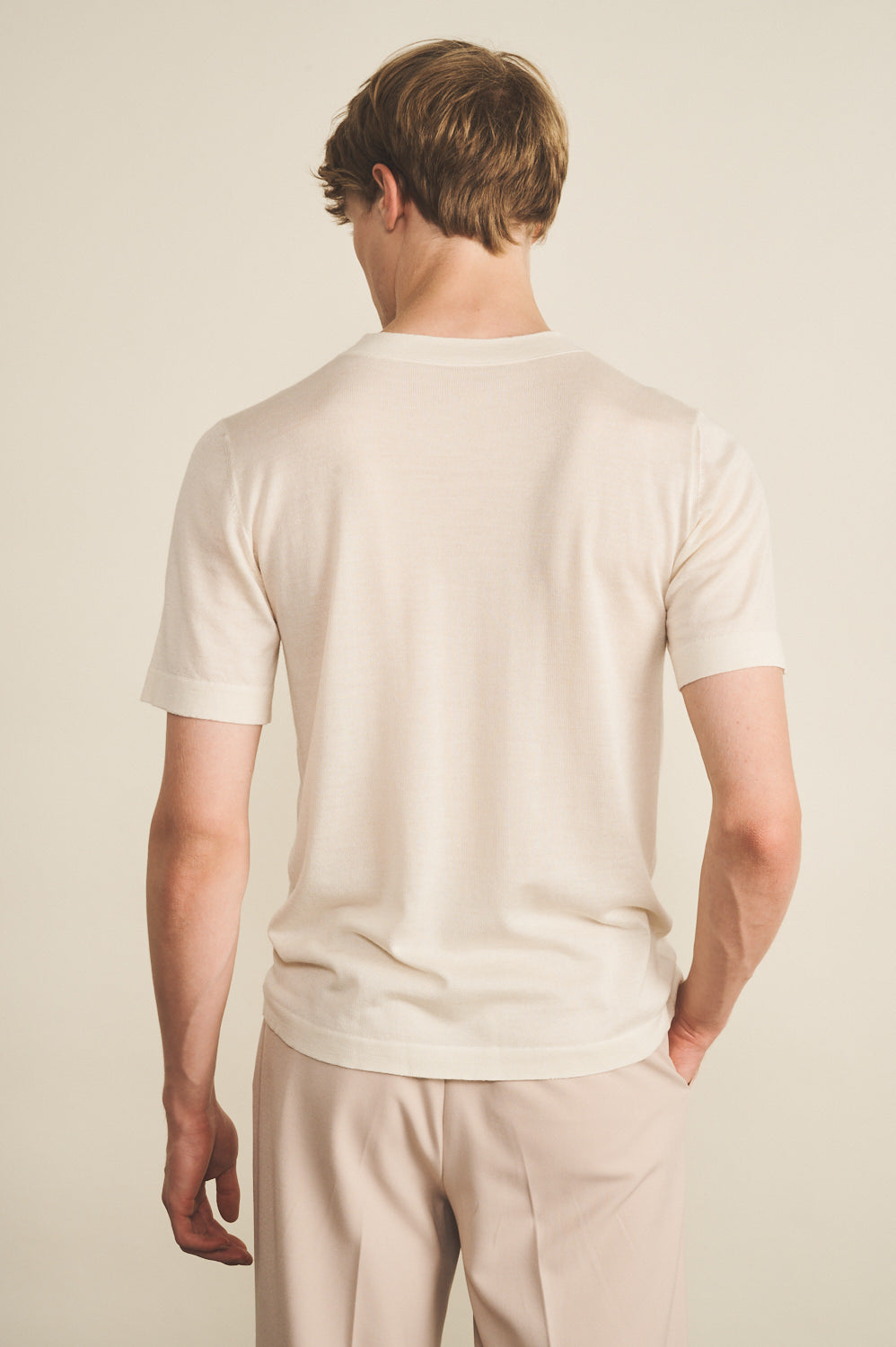 white cashmere tee shirt men - back view | Julien | Linnea Lund