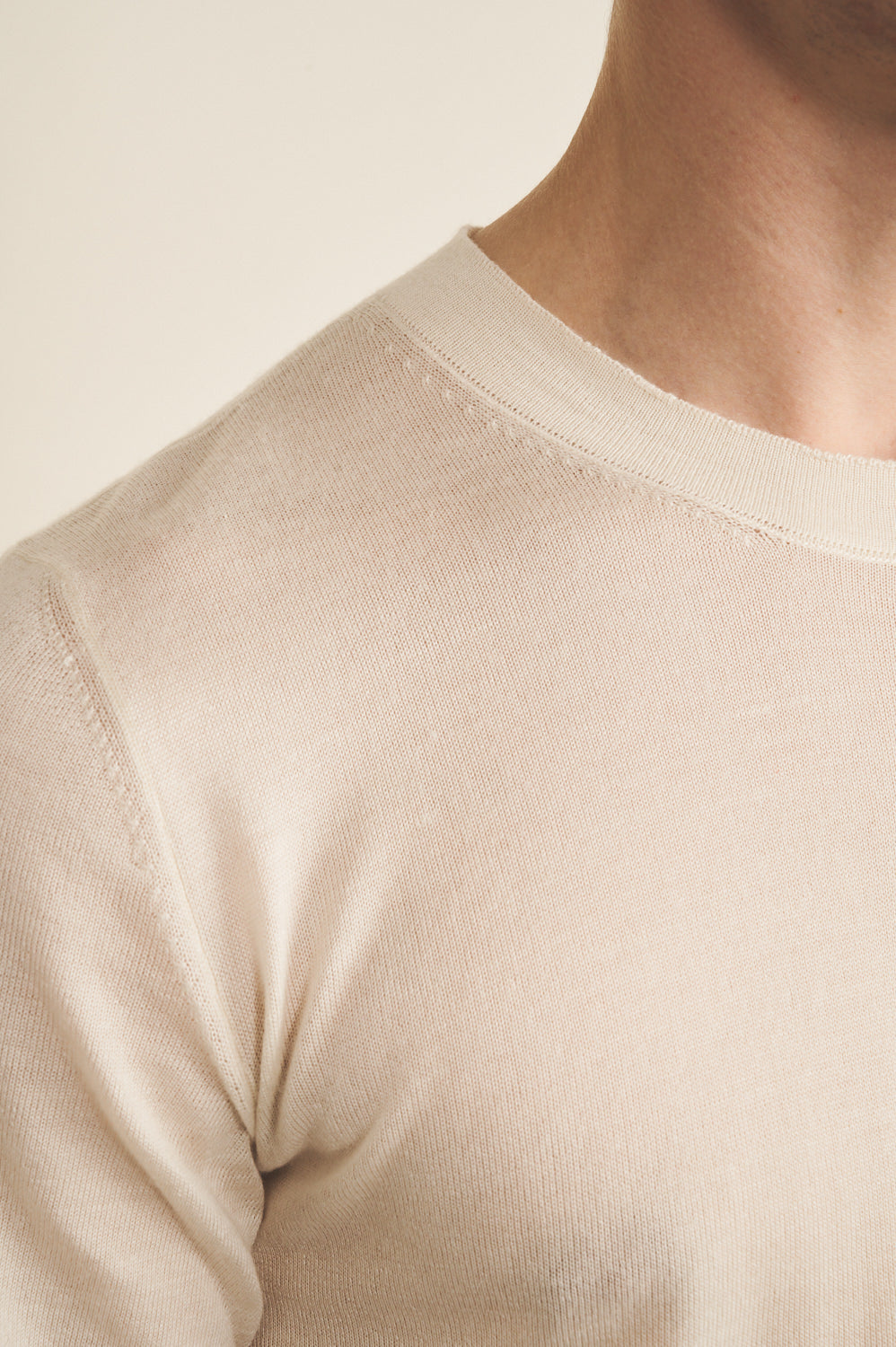 white cashmere tee shirt men - focus | Julien | Linnea Lund