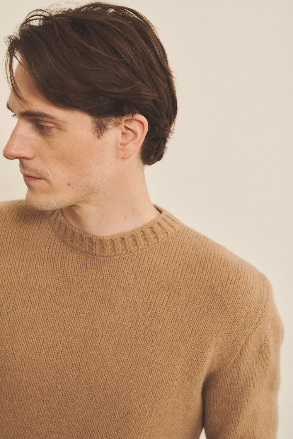 Brown cashmere sweater men - focus | Margot | Linnea Lund