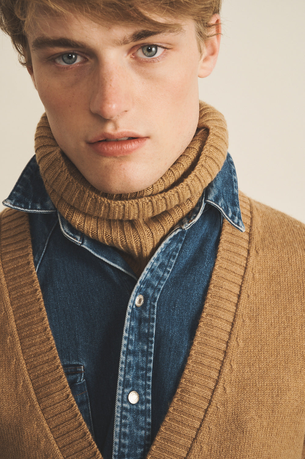 Brown macchiato cashmere collar men - focus | Maya | Linnea Lund