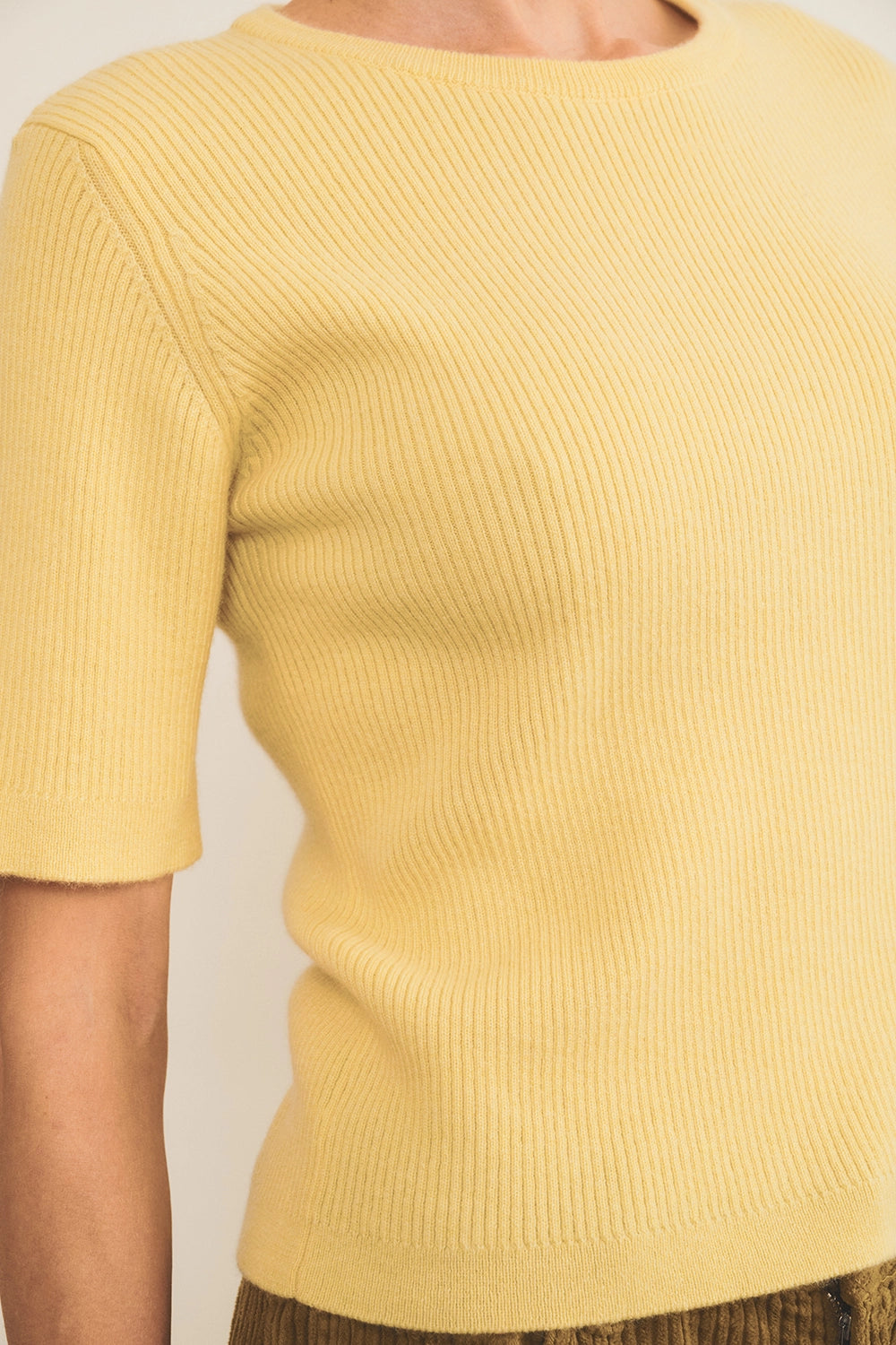 Yellow Women Cashmere Tee-shirt - focus view | Melanie | Linnea Lund