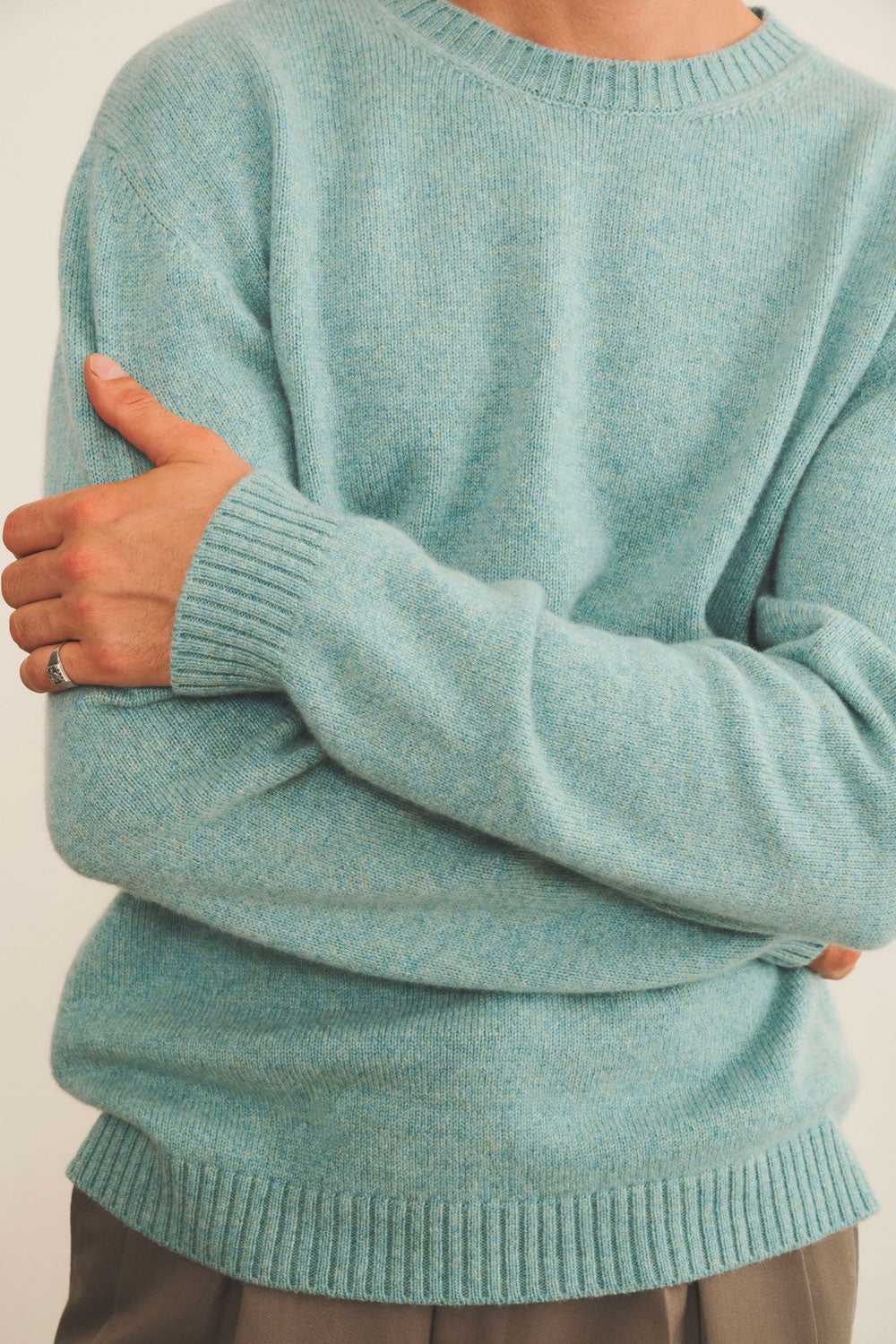 Cashmere sweater men aqua color - focus | Mimmi | Linnea Lund
