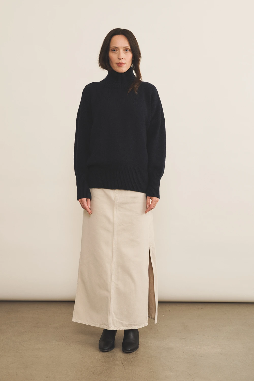 dark blue oversize cashmere sweater for women - look | Nina | Linnea Lund