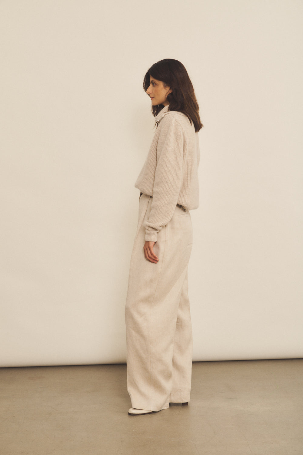 Zip collar beige cashmere sweater for women - side view | Sam | Linnea Lund