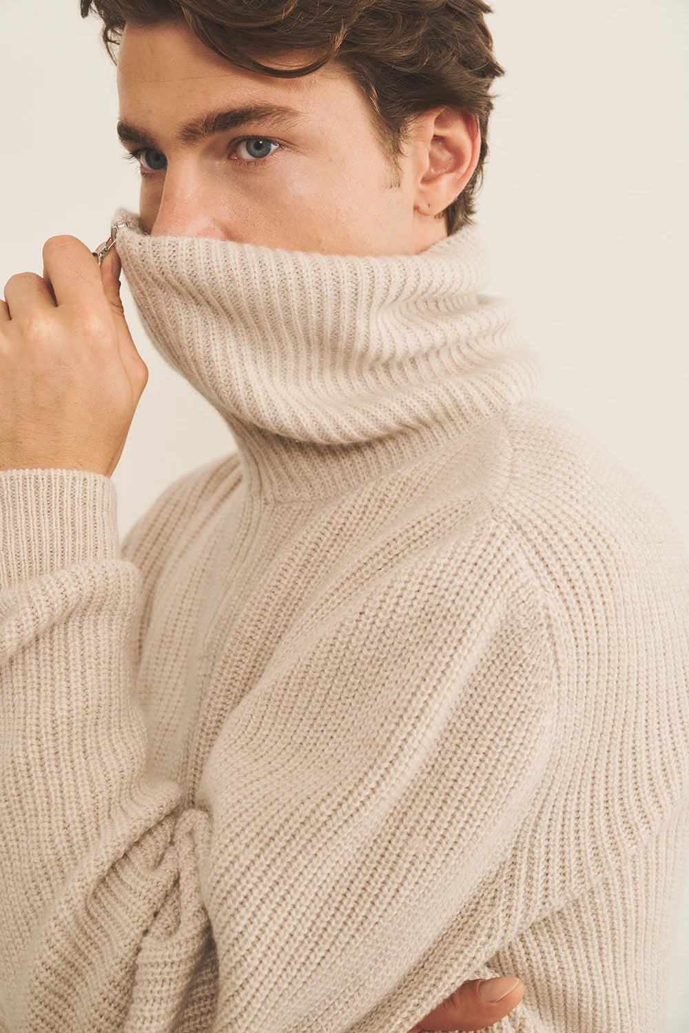 Zip collar beige cashmere sweater for men - focus view | Sam | Linnea Lund