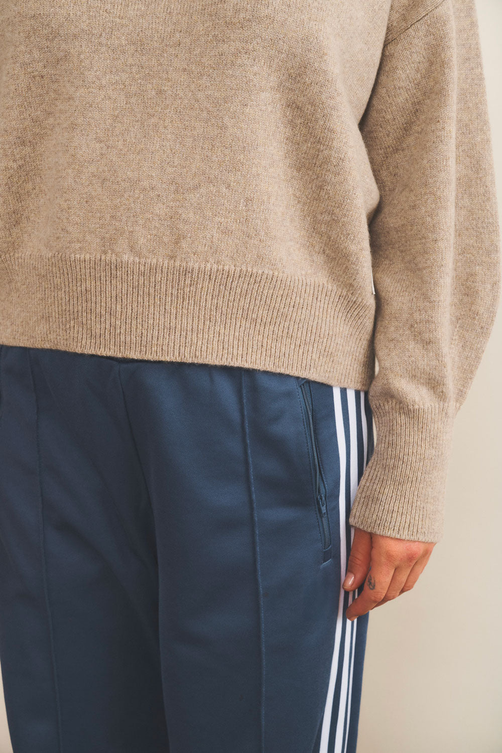 Cashmere sweater women beige - sleeves | Sarah | Linnea Lund