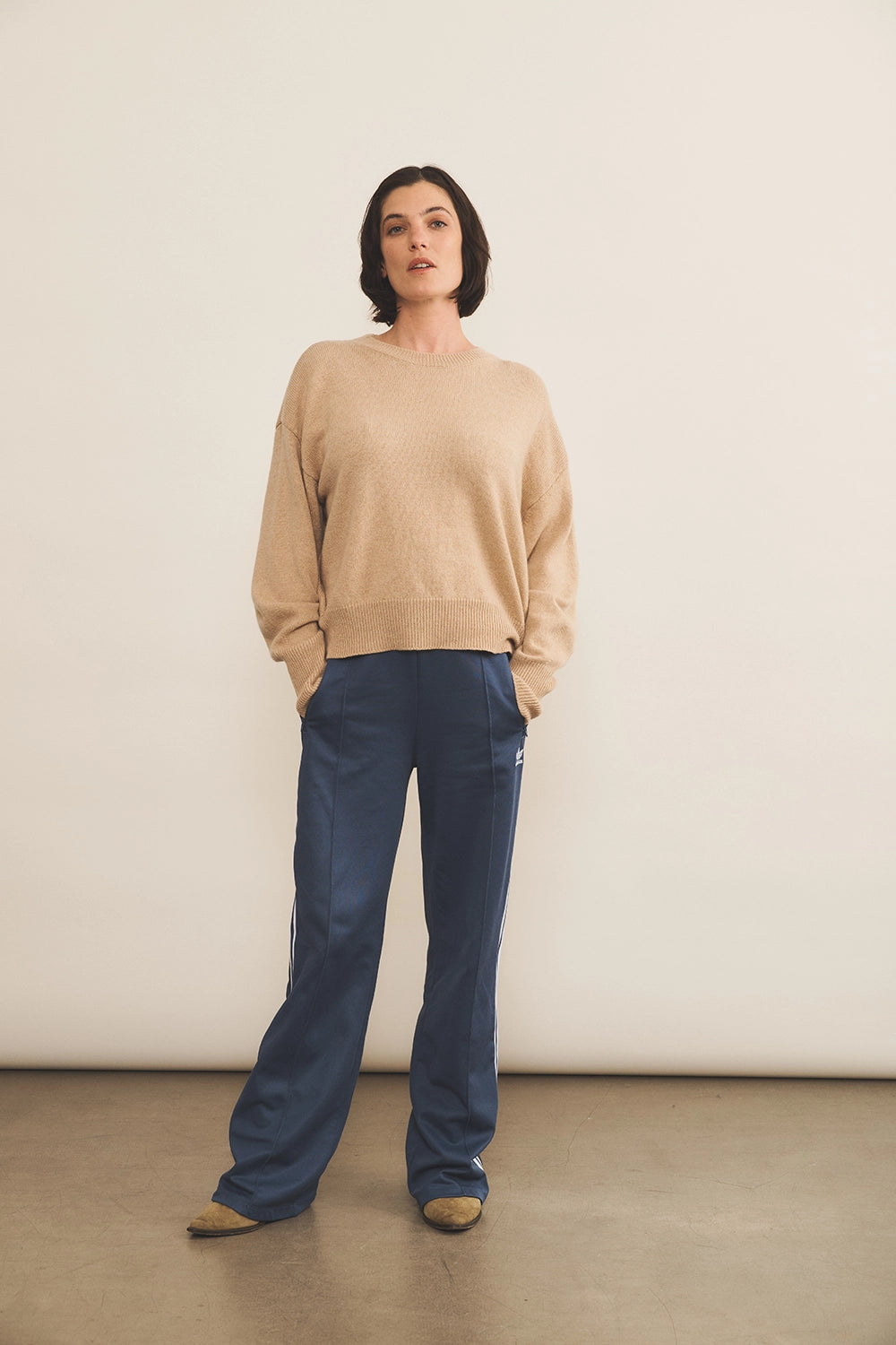 Beige sand cashmere sweater women - look | Sarah | Linnea Lund