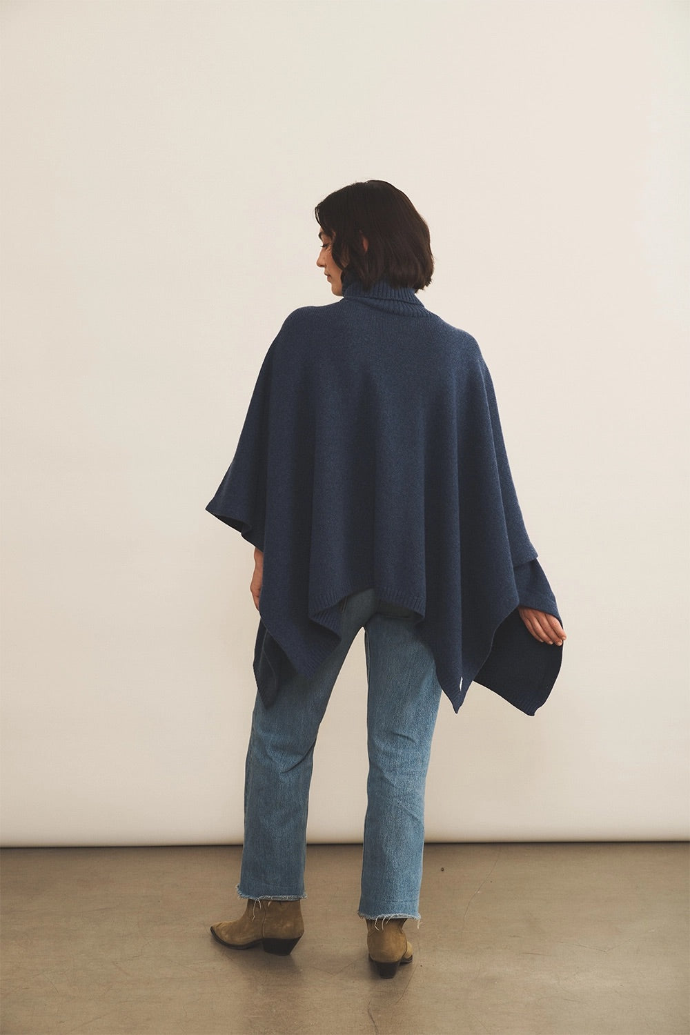 blue cashmere poncho women - back view | Angela | Linnea Lund