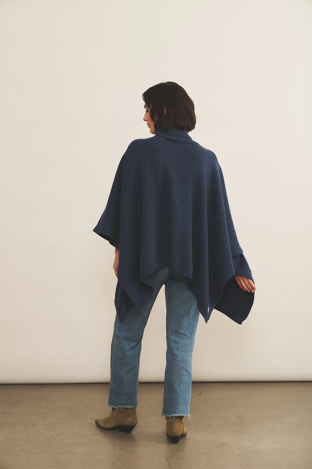 blue cashmere poncho women - back view | Angela | Linnea Lund