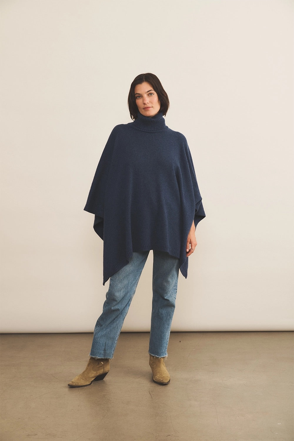 blue cashmere poncho women - look | Angela | Linnea Lund
