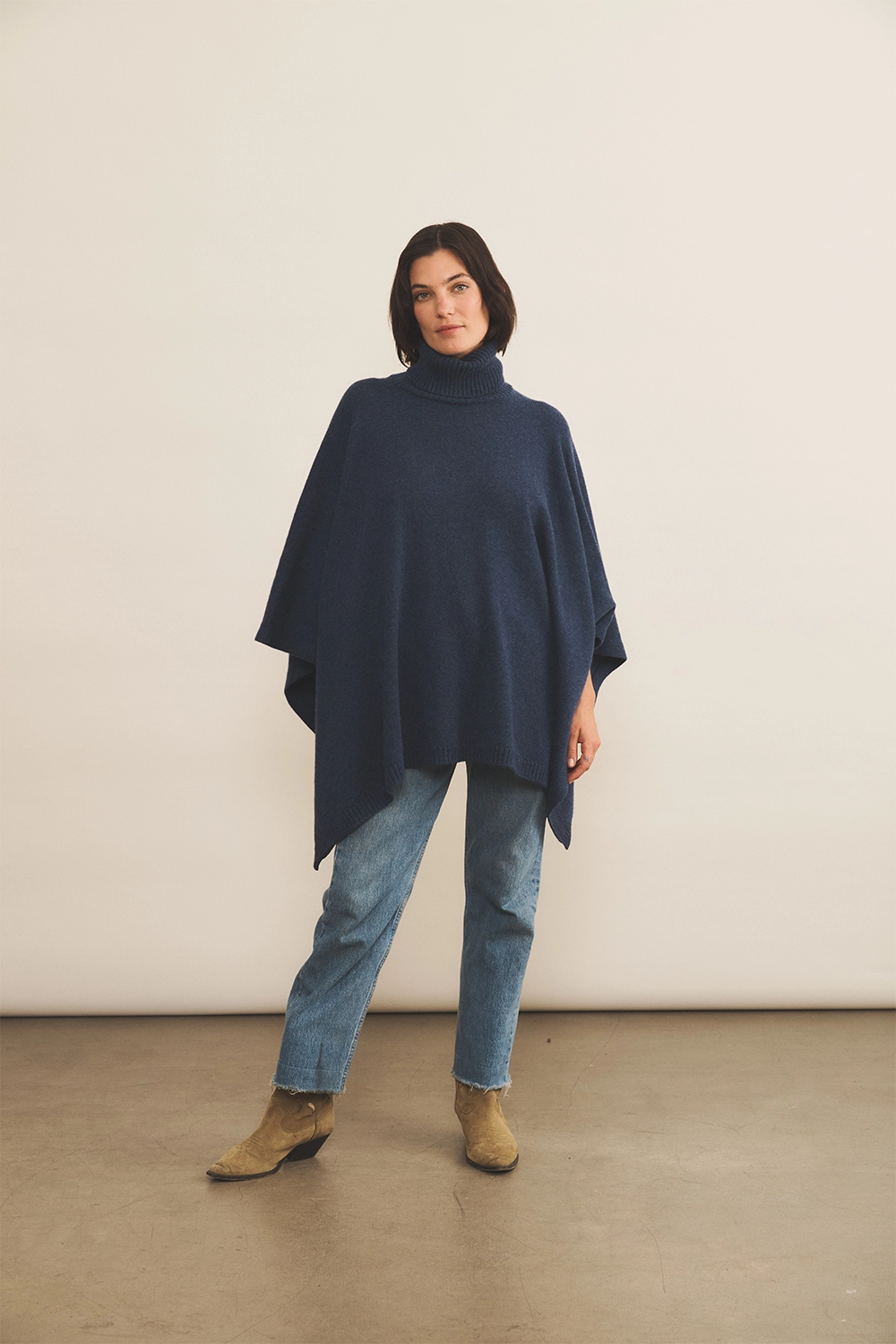 blue cashmere poncho women - look | Angela | Linnea Lund