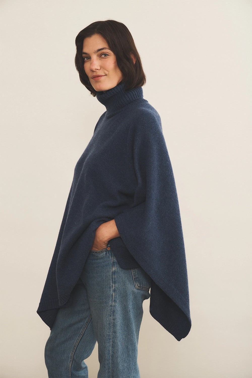 blue cashmere poncho women - si view | Angela | Linnea Lunde
