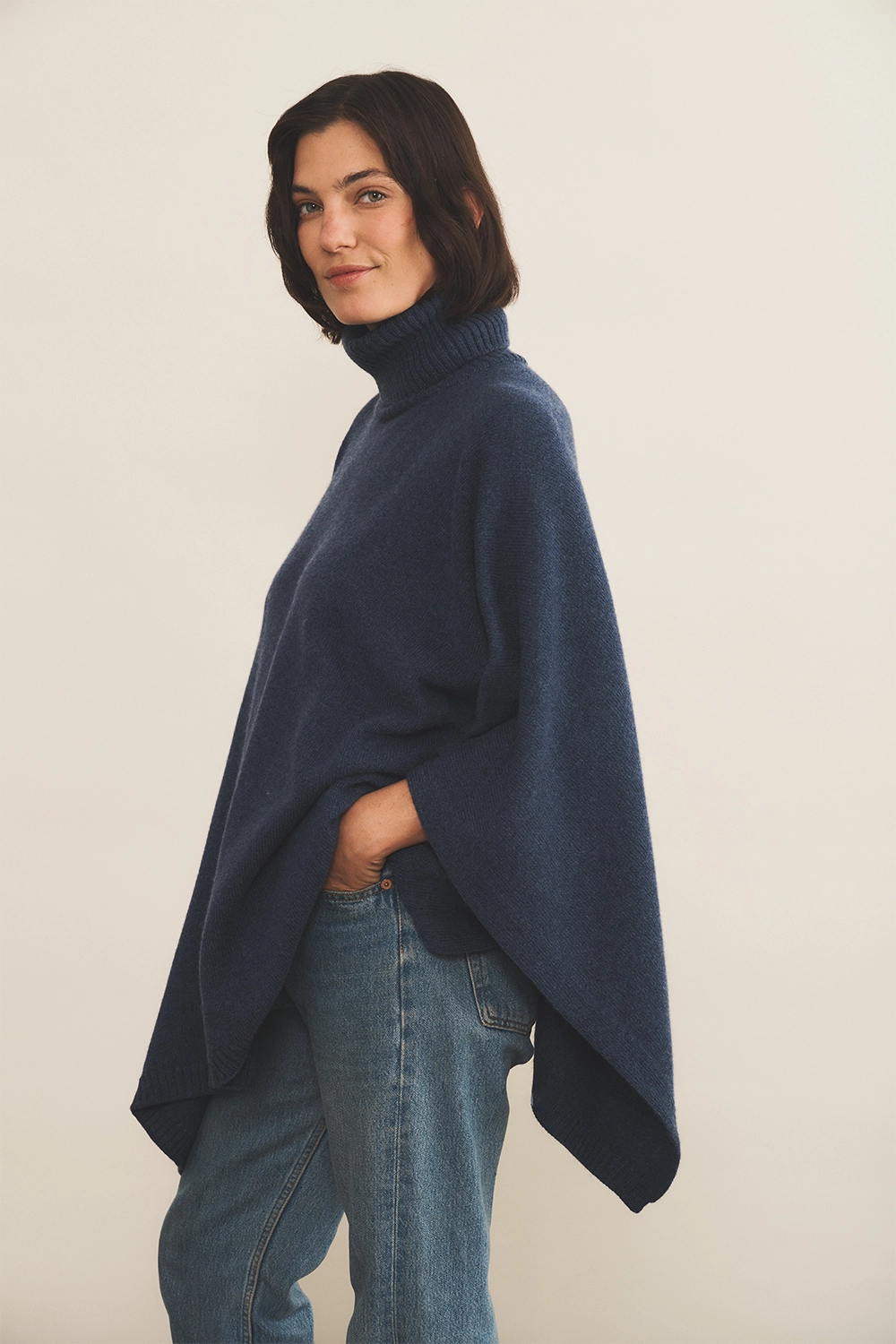 blue cashmere poncho women - side view | Angela | Linnea Lund