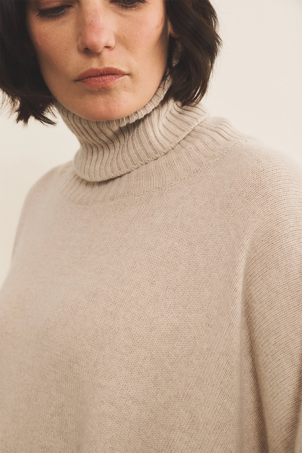 beige cashmere poncho women - focus fabric | Angela | Linnea Lund