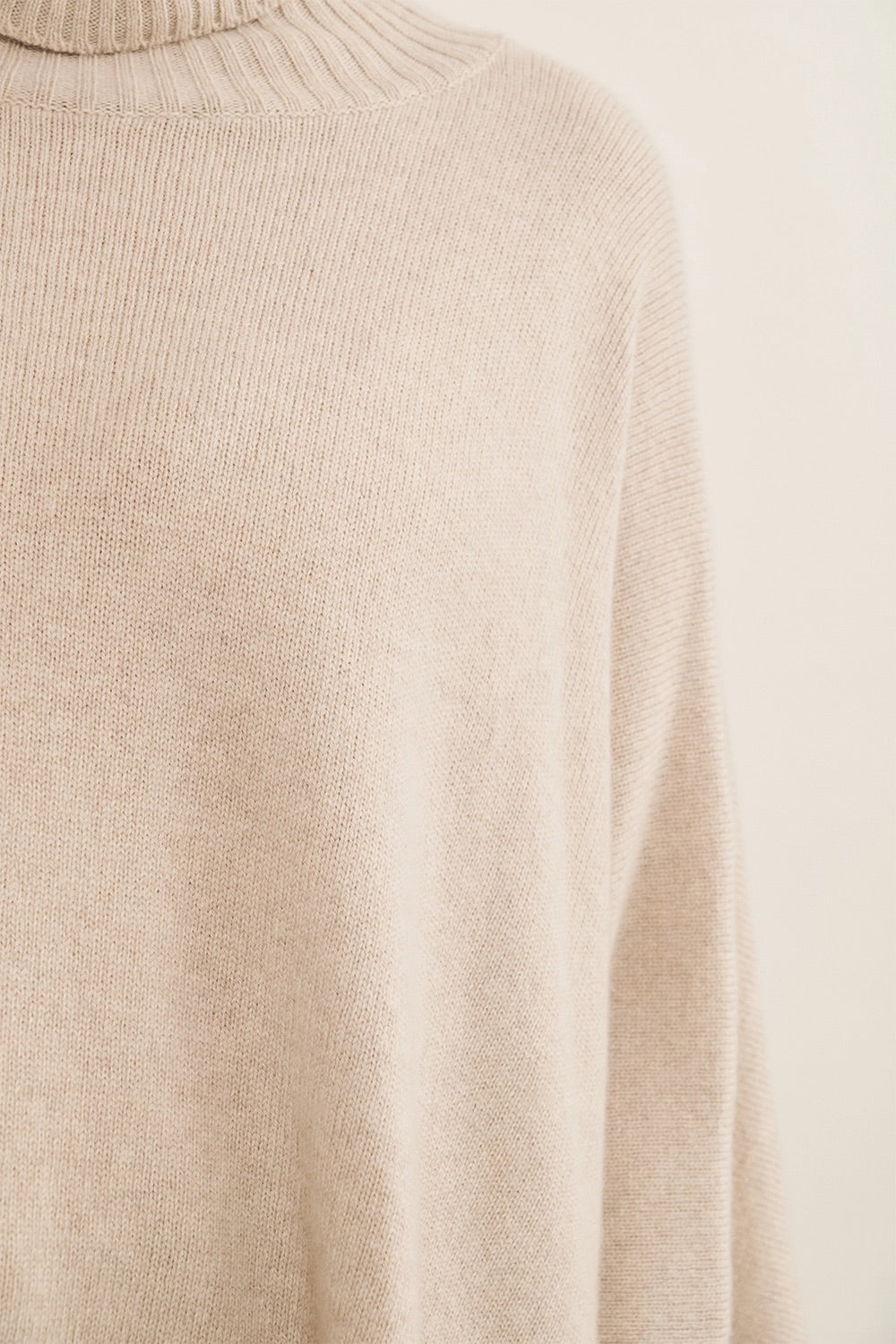 beige cashmere poncho women - focus fabric | Angela | Linnea Lund
