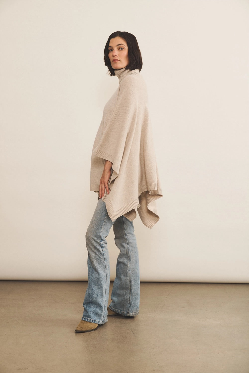 beige cashmere poncho women - side view | Angela | Linnea Lund