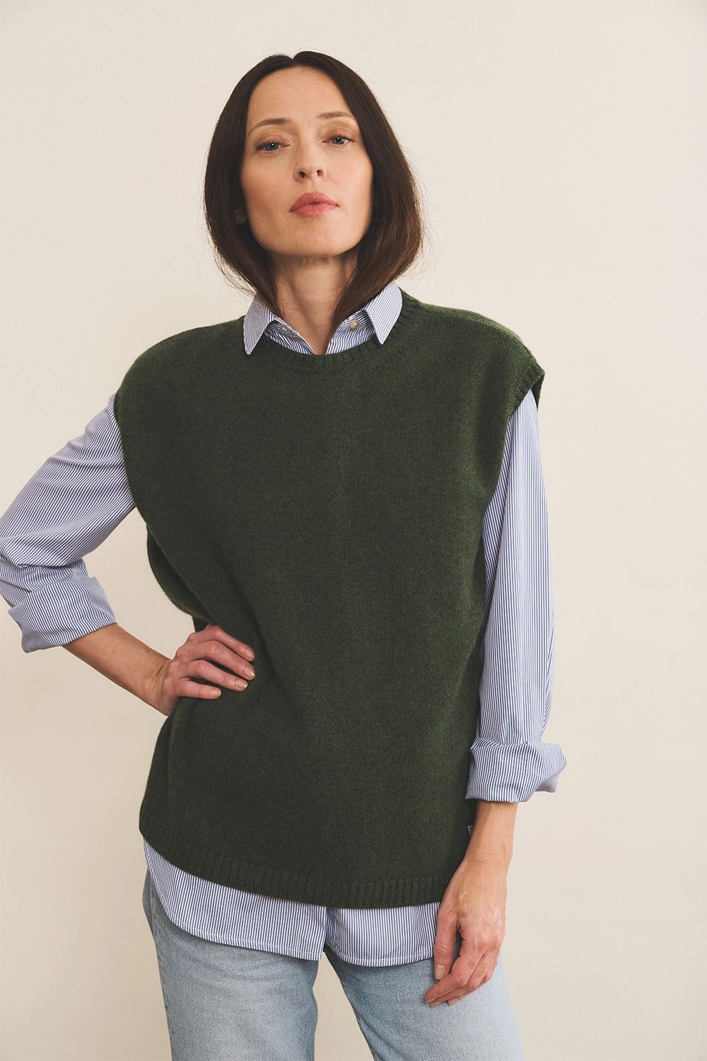 Dark green Cashmere sleeveless sweater women - front | Berit | Linnea Lund