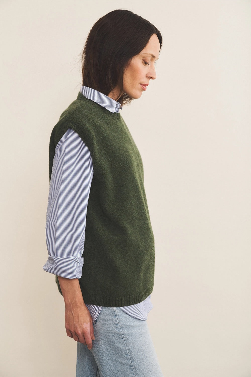 Dark green Cashmere sleeveless sweater women - side view | Berit | Linnea Lund