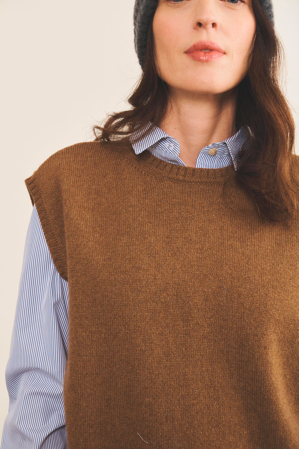 Cashmere sleeveless cardigan women moka - focus fabric | Berit | Linnea Lund