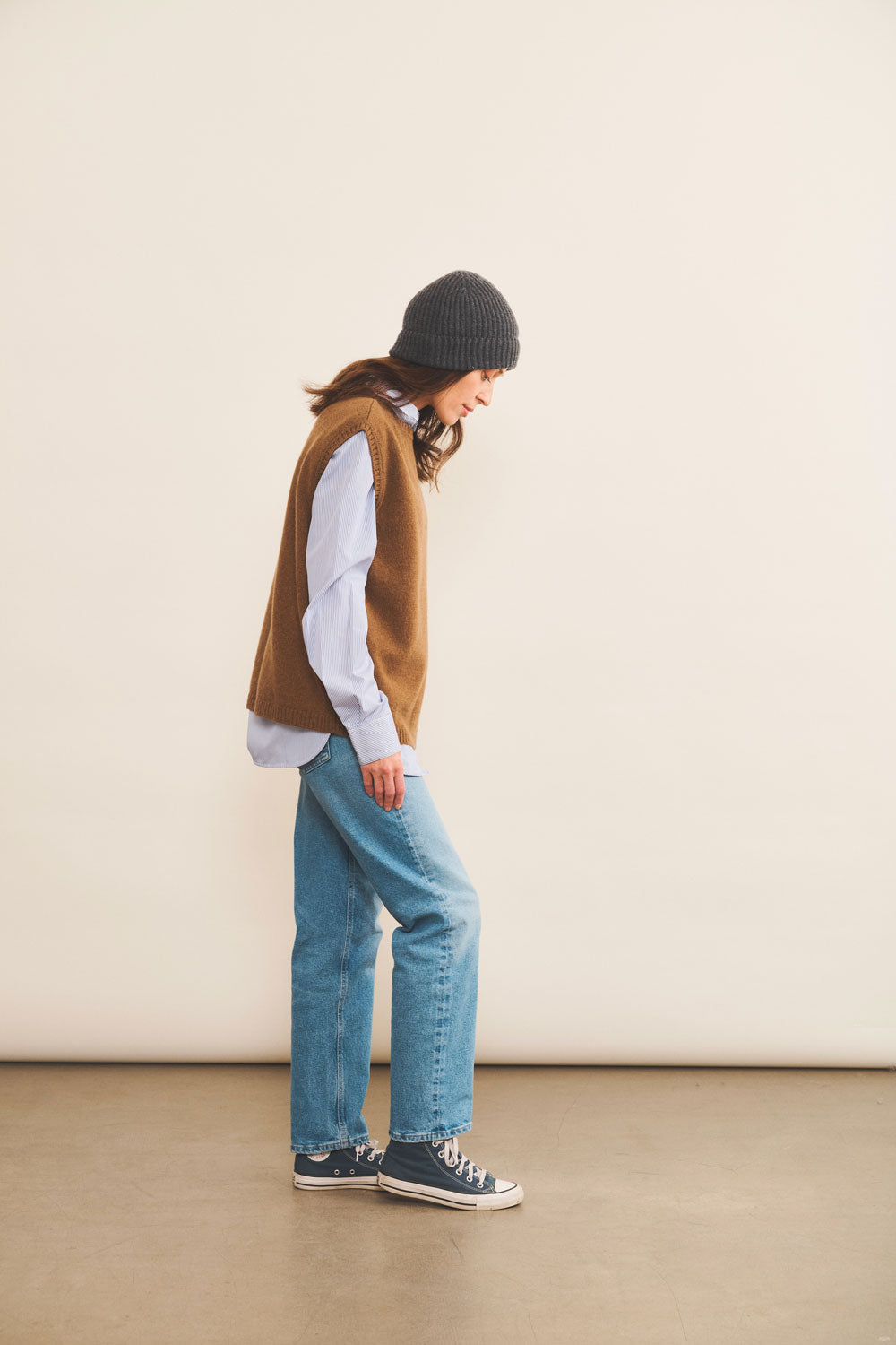 Cashmere sleeveless cardigan women moka - side view | Berit | Linnea Lund