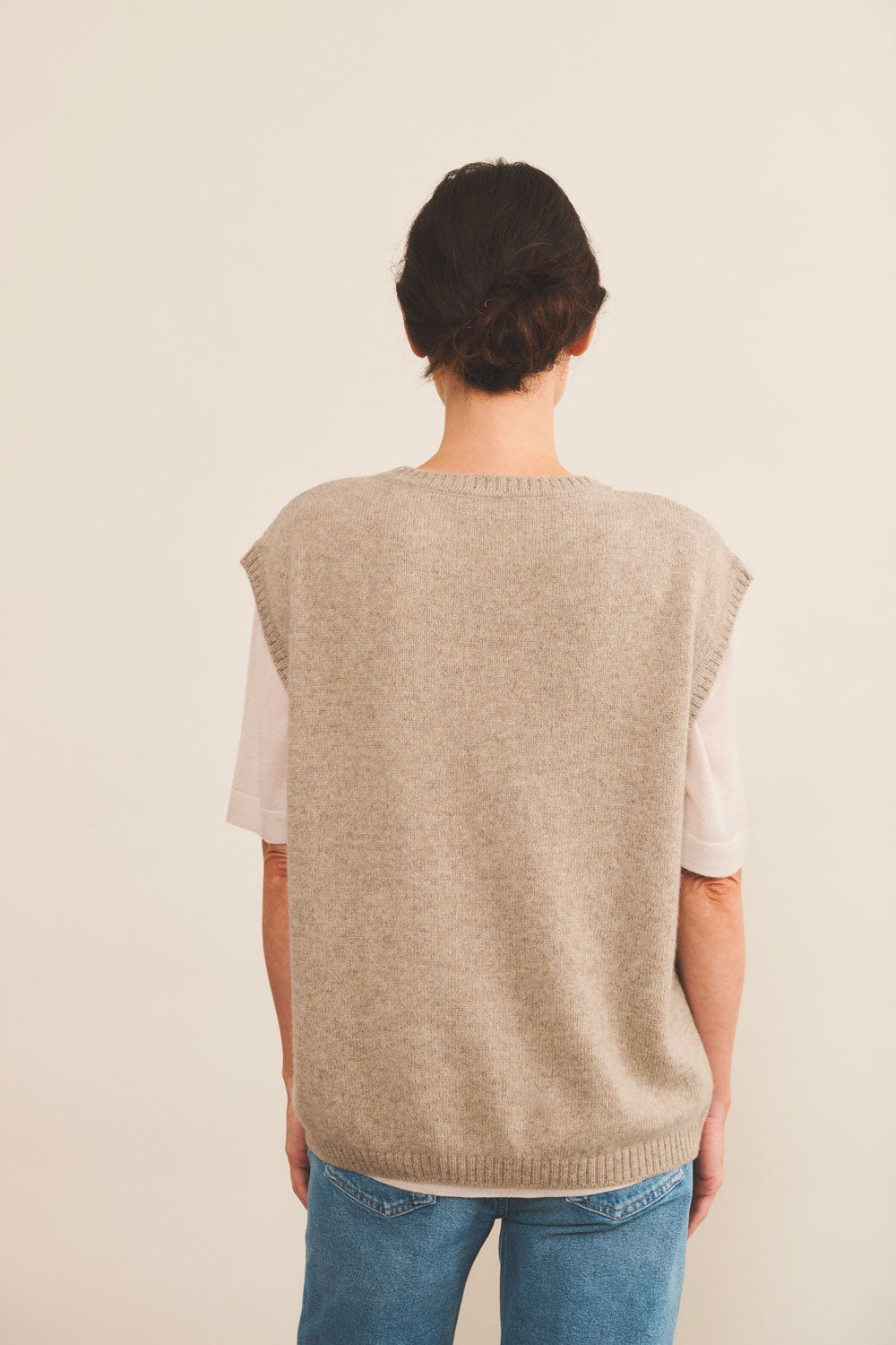 Cashmere sleeveless cardigan women beige - back view | Berit | Linnea Lund