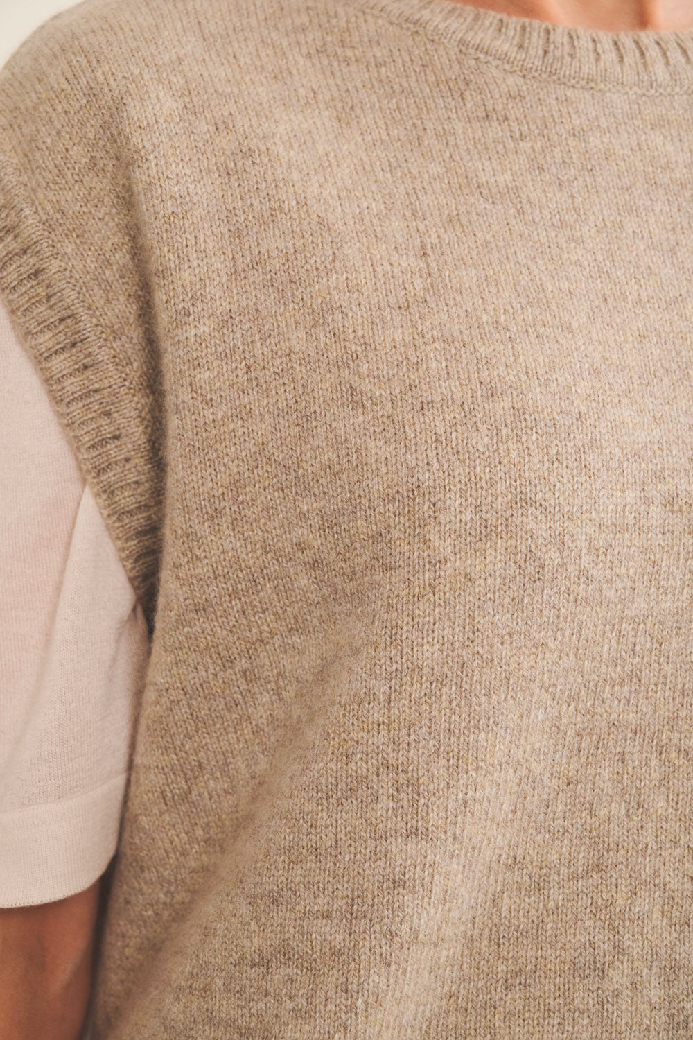 Cashmere sleeveless cardigan women beige - focus | Berit | Linnea Lund