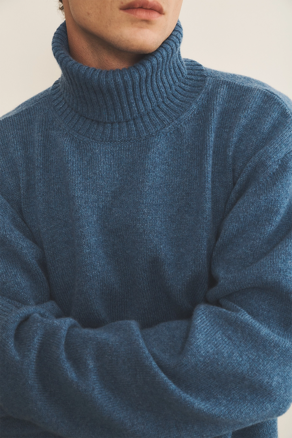 blue denim cashmere sweater men - focus view | François | Linnea Lund