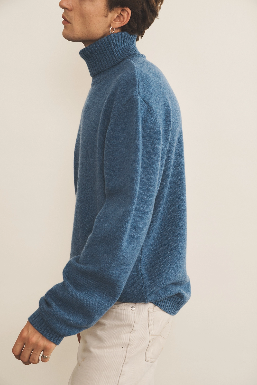 blue denim cashmere sweater men - side view | François | Linnea Lund