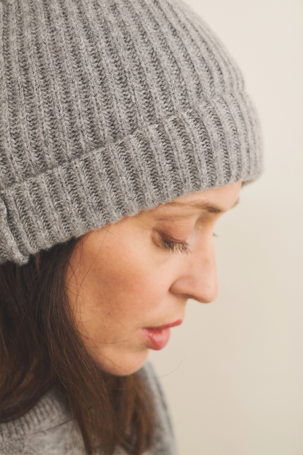 grey beanie cashmere women - side view | Harry | Linnea Lund