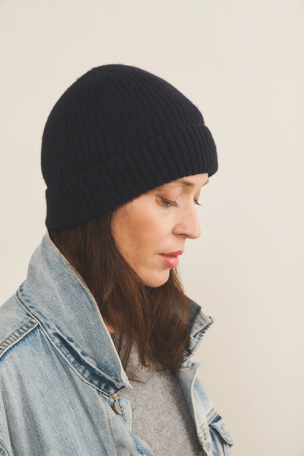 dark blue beanie cashmere women - side view | Harry | Linnea Lund