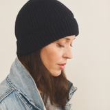 dark blue beanie cashmere women - side view | Harry | Linnea Lund