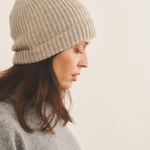 greige color beanie cashmere men - side view | Harry | Linnea Lund