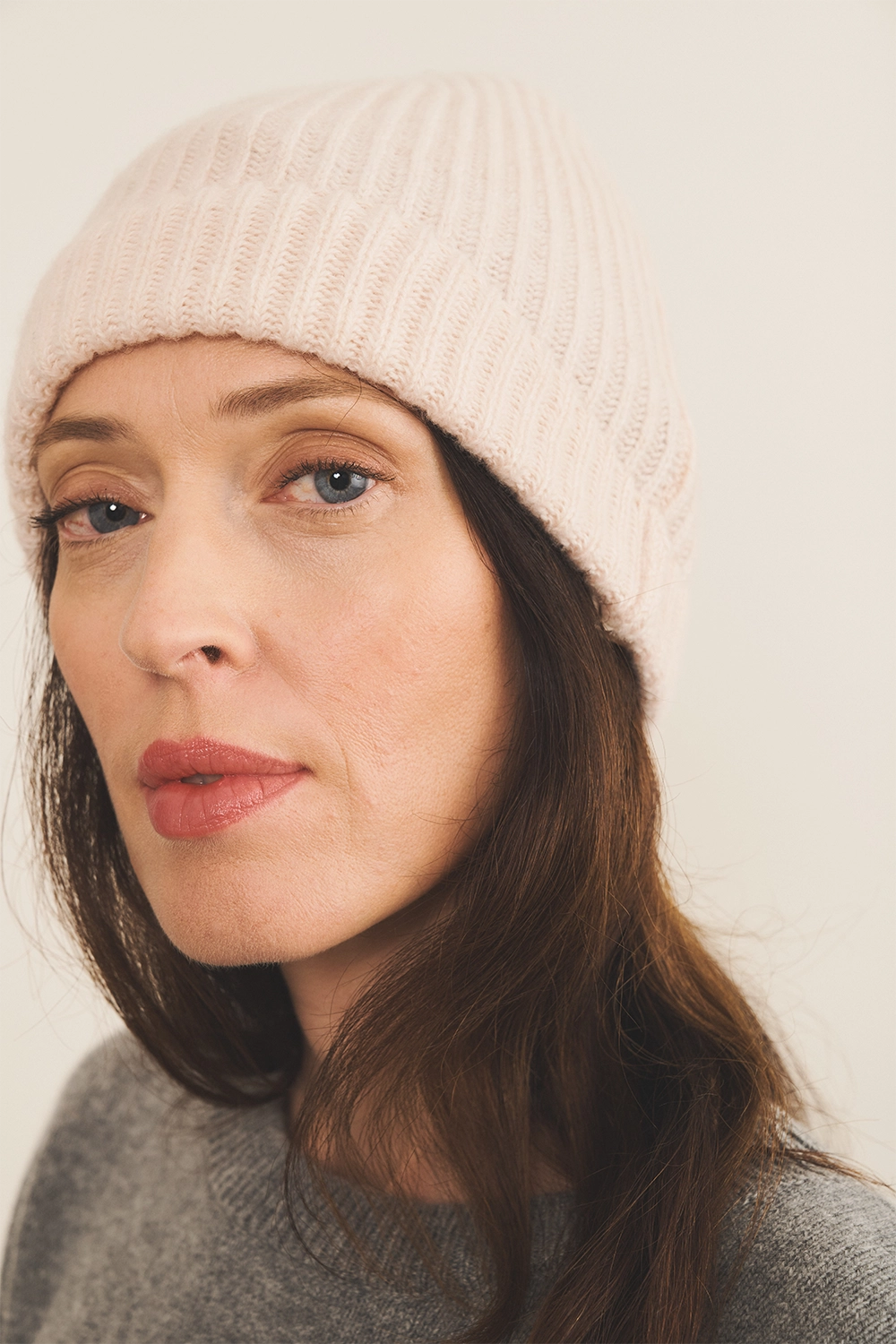 light salmon pink beanie cashmere women - side view | Harry | Linnea Lund