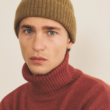 green ochre color cashmere men - front view | Harry | Linnea Lund