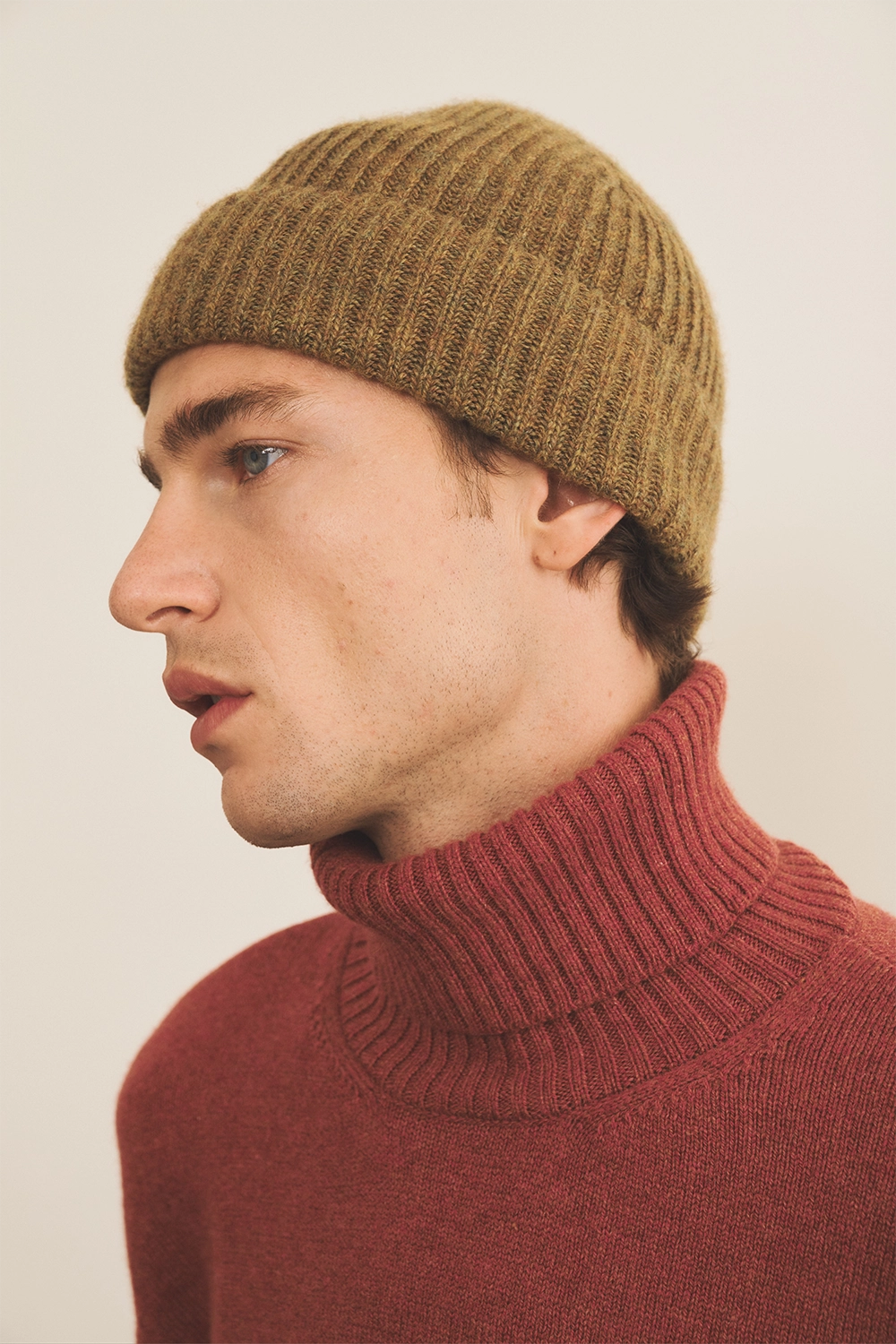 green ochre color cashmere men - side view | Harry | Linnea Lund