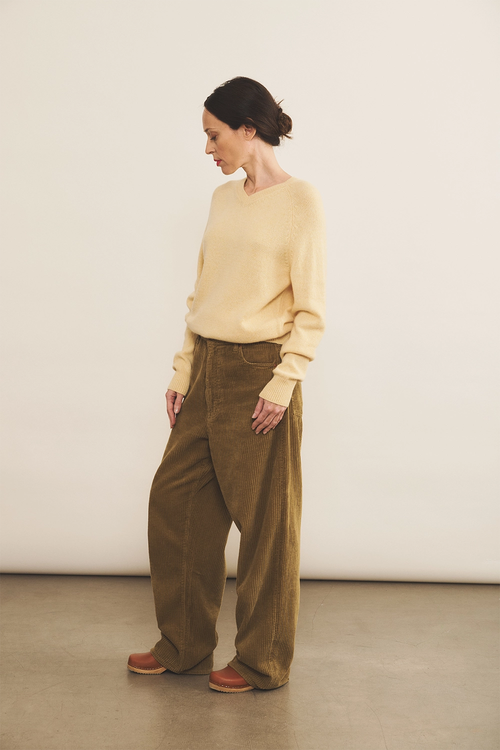 light yellow cashmere sweater women - side view | Jack | Linnea Lund