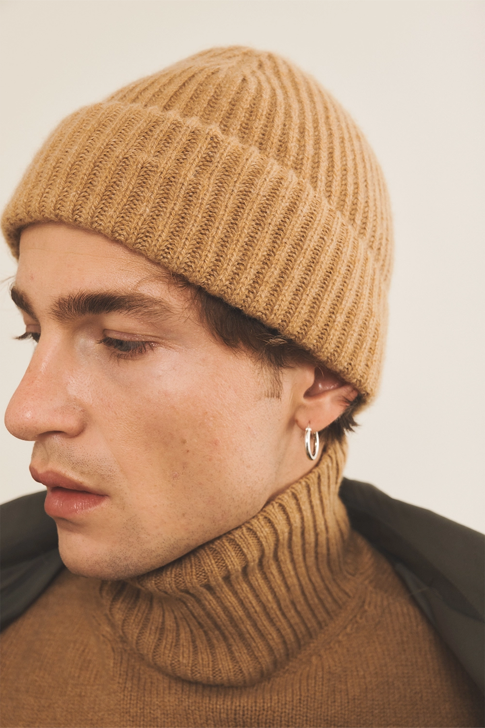 brown cashmere beanie men - side view | Harry | Linnea Lund