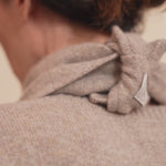 Cashmere bandana women beige - video | Stella | Linnea Lund
