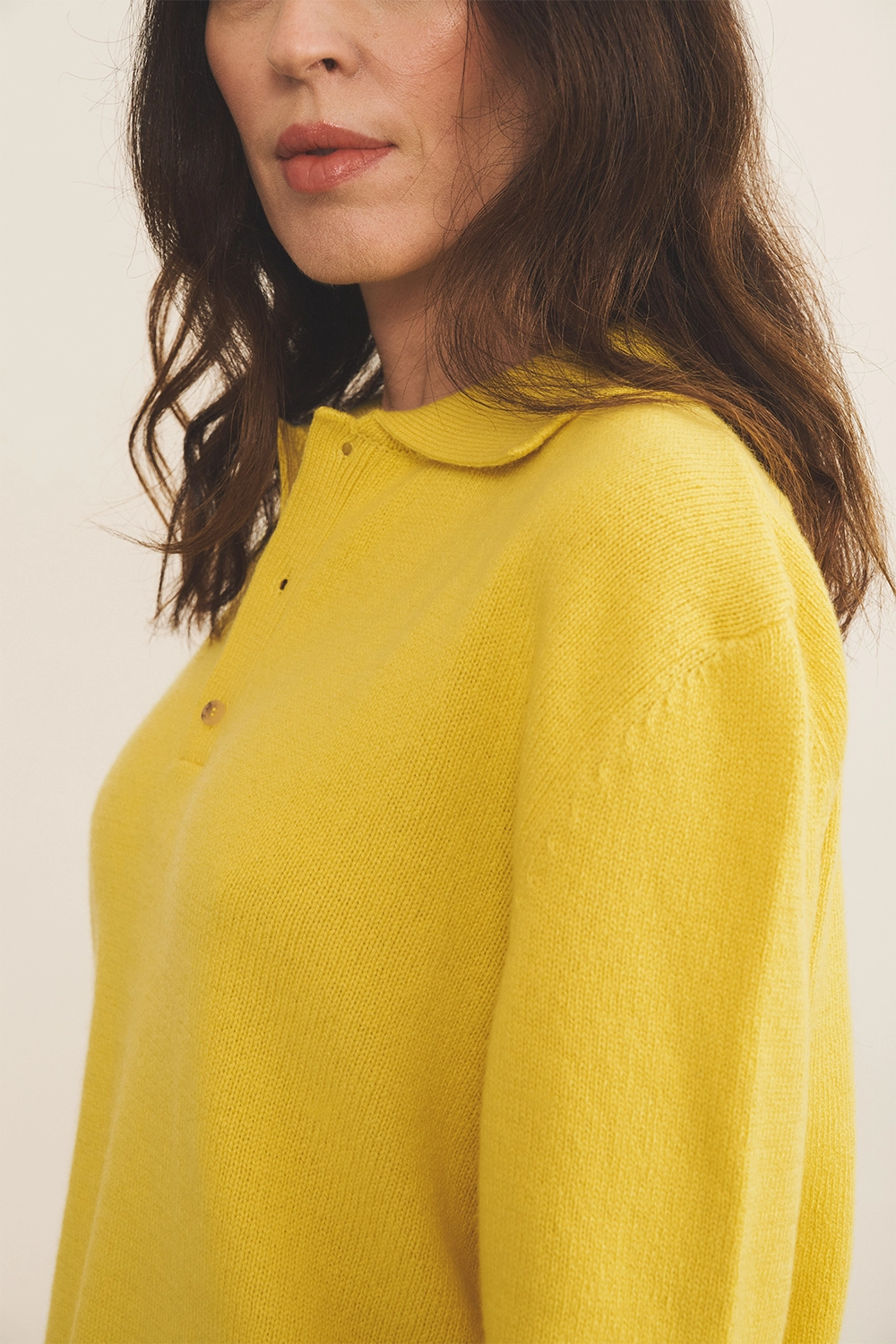 Cashmere polo women flash yellow - side view | Ralph | Linnea Lund